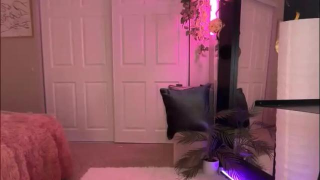 Image 7 of officiallyonlytams Stream on Chaturbate on 15 days ago