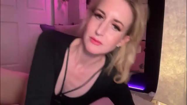 Image 10 of officiallyonlytams Stream on Chaturbate on 15 days ago