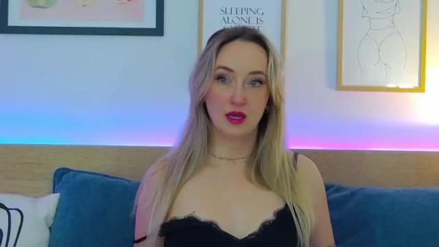 Image 3 of oh_kitty Stream on Chaturbate on 15 months ago