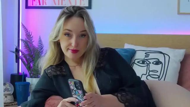 Image 4 of oh_kitty Stream on Chaturbate on 14 months ago