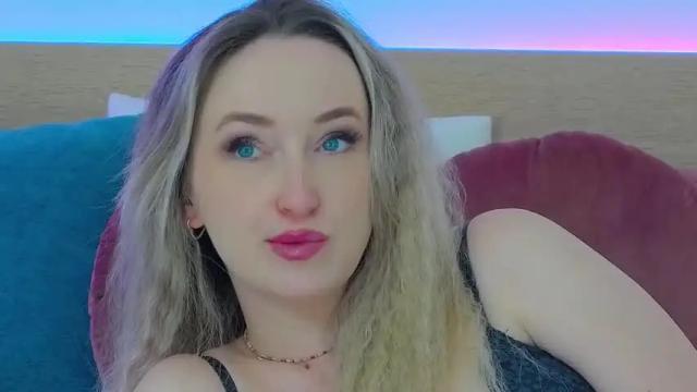 Image 12 of oh_kitty Stream on Chaturbate on 14 months ago