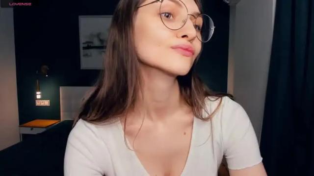 Image 2 of oh_sunny_ Stream on Chaturbate on 19 months ago