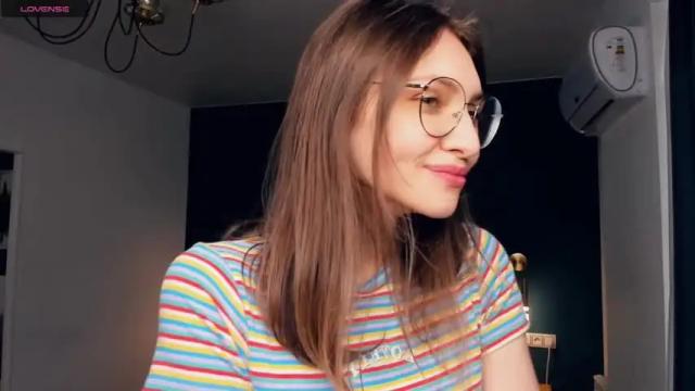Image 3 of oh_sunny_ Stream on Chaturbate on 19 months ago