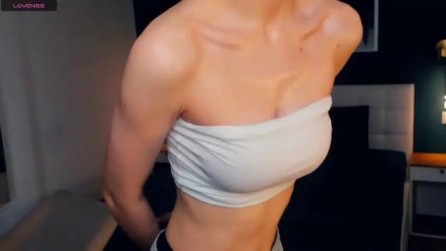 Image 2 of oh_sunny_ Stream on Chaturbate on 13 months ago