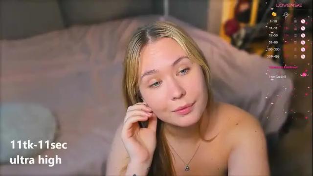 Image 8 of ohlovelyeva Stream on Chaturbate on 1 month ago