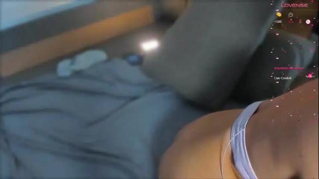 Image 11 of ohlovelyeva Stream on Chaturbate on 18 days ago