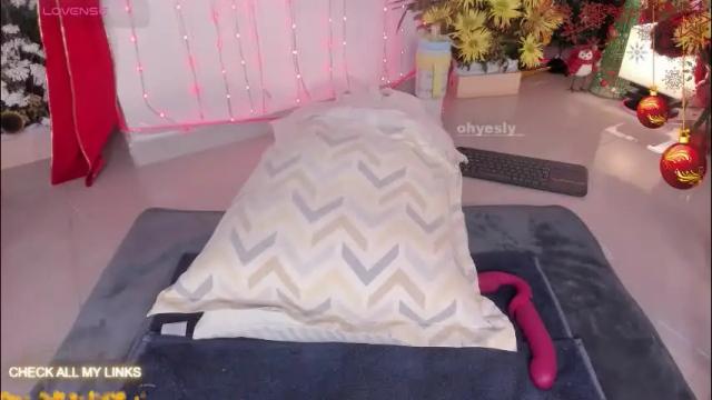 Image 7 of ohyesly_ Stream on Chaturbate on 1 month ago