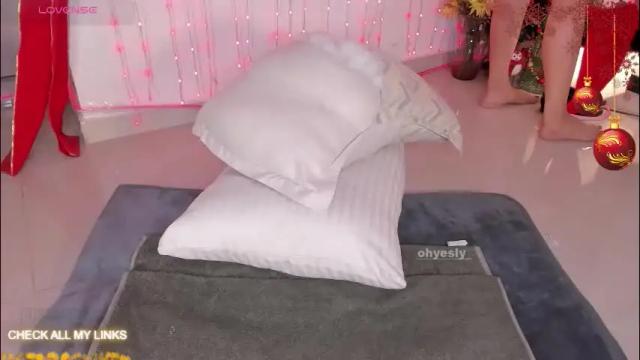 Image 4 of ohyesly_ Stream on Chaturbate on 22 days ago