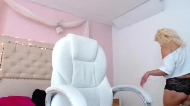 Image 3 of olimpia_love Stream on Chaturbate on 22 months ago