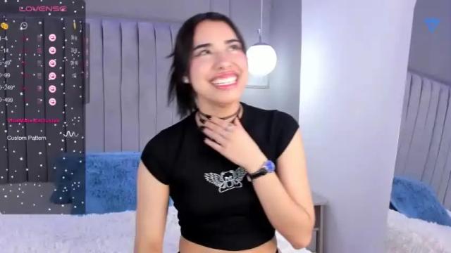 Image 6 of olimpoflowers Stream on Chaturbate on 18 months ago