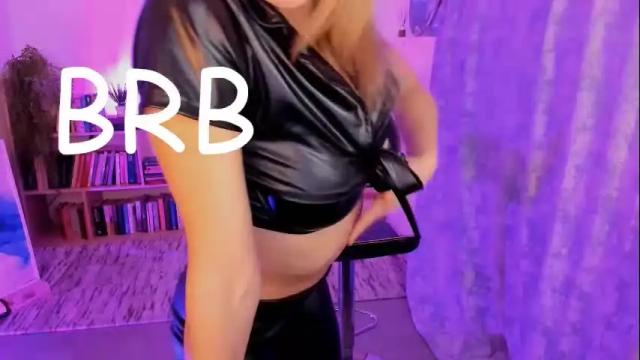Image 4 of oliva_candy Stream on Chaturbate on 3 days ago