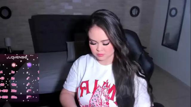 Image 3 of oliva_jones Stream on Chaturbate on 2 months ago