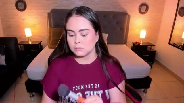 Image 4 of oliva_jones Stream on Chaturbate on 1 month ago
