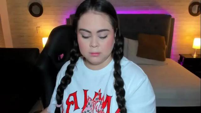 Image 3 of oliva_jones Stream on Chaturbate on 1 month ago