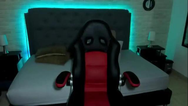Image 6 of oliva_jones Stream on Chaturbate on 1 month ago
