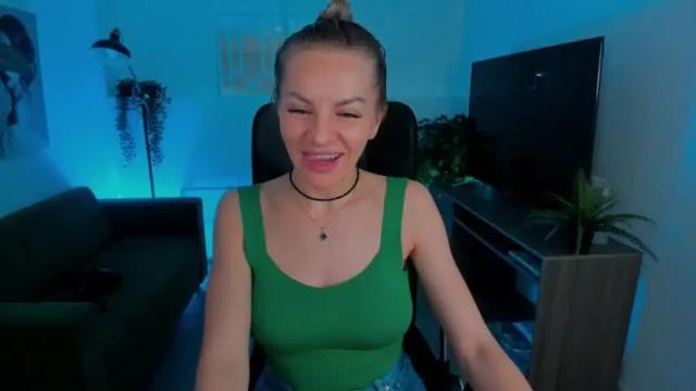 Image 2 of olivacandy Stream on Chaturbate on 13 months ago