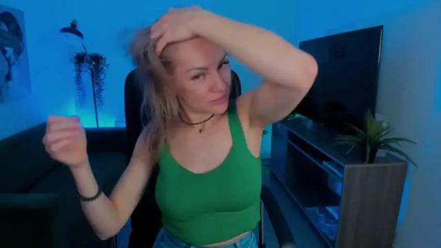 Image 8 of olivacandy Stream on Chaturbate on 13 months ago