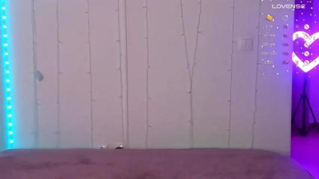 Image 4 of olivia_bennet Stream on Chaturbate on 15 months ago