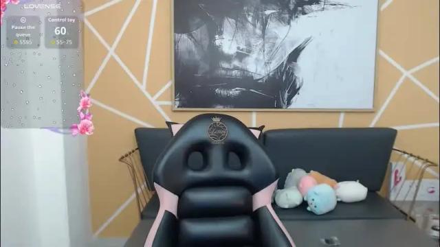 Image 2 of olivia_russo Stream on Chaturbate on 2 months ago