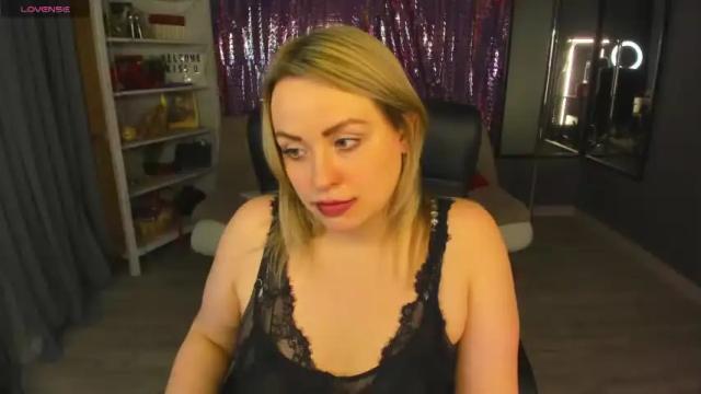Image 3 of olivia_solaris Stream on Chaturbate on 14 months ago