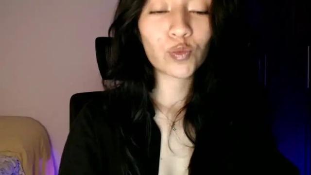 Image 2 of oliviaaa__ Stream on Chaturbate on 2 months ago