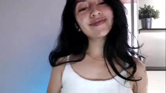 Image 2 of oliviaaa__ Stream on Chaturbate on 8 days ago