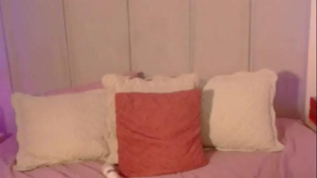 Image 2 of oliviabeneett Stream on Chaturbate on 2 months ago