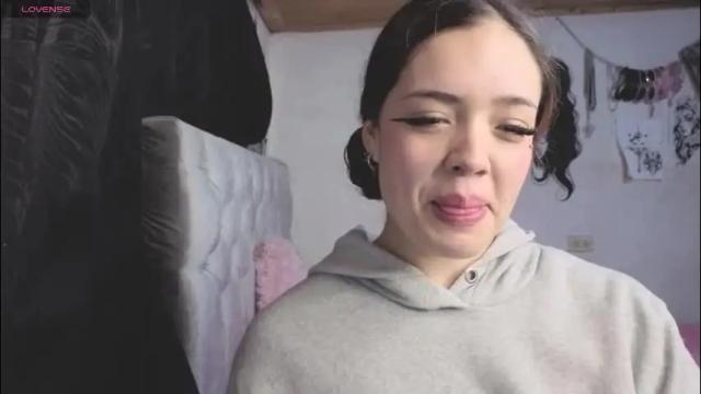 Image 4 of oliviabluee10 Stream on Chaturbate on 13 days ago