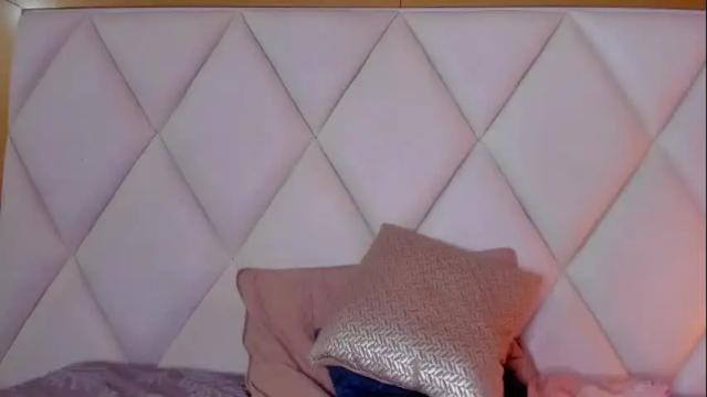Image 7 of oliviabrady1 Stream on Chaturbate on 3 months ago