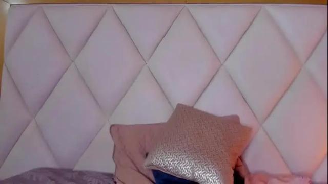 Image 8 of oliviabrady1 Stream on Chaturbate on 3 months ago