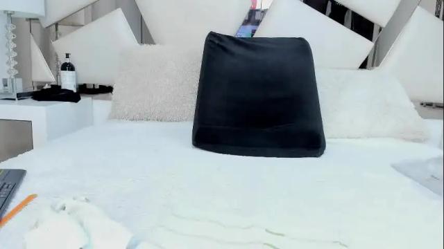 Image 11 of oliviaburningmilf Stream on Chaturbate on 6 days ago