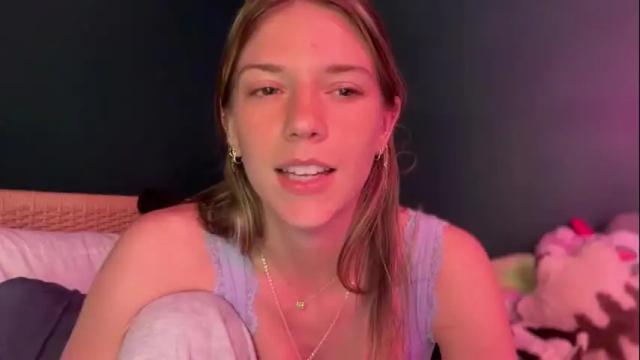 Image 11 of oliviahansleyy Stream on Chaturbate on 1 month ago