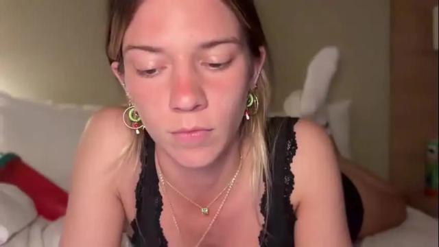Image 3 of oliviahansleyy Stream on Chaturbate on 1 month ago