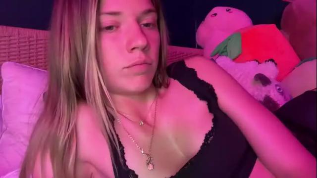 Image 4 of oliviahansleyy Stream on Chaturbate on 18 days ago