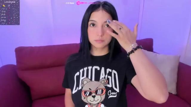 Image 3 of oliviamcneil Stream on Chaturbate on 23 months ago