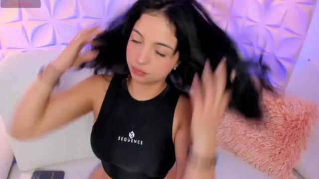 Image 6 of oliviamcneil Stream on Chaturbate on 23 months ago