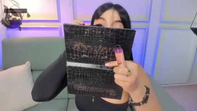 Image 3 of oliviamcneil Stream on Chaturbate on 23 months ago