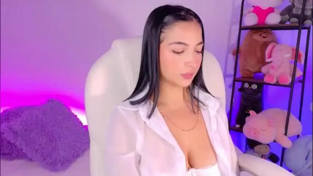 Image 4 of oliviamcneill Stream on Chaturbate on 3 months ago