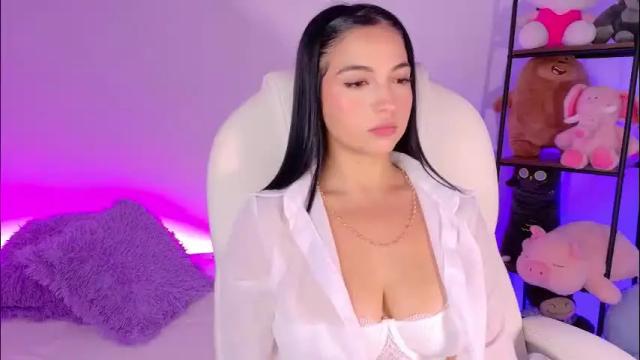 Image 8 of oliviamcneill Stream on Chaturbate on 3 months ago