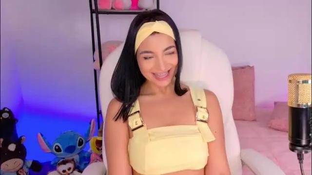 Image 2 of oliviamcneill Stream on Chaturbate on 1 month ago