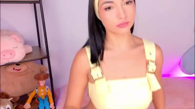 Image 4 of oliviamcneill Stream on Chaturbate on 1 month ago