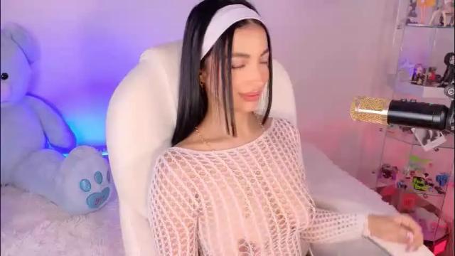 Image 2 of oliviamcneill Stream on Chaturbate on 1 month ago