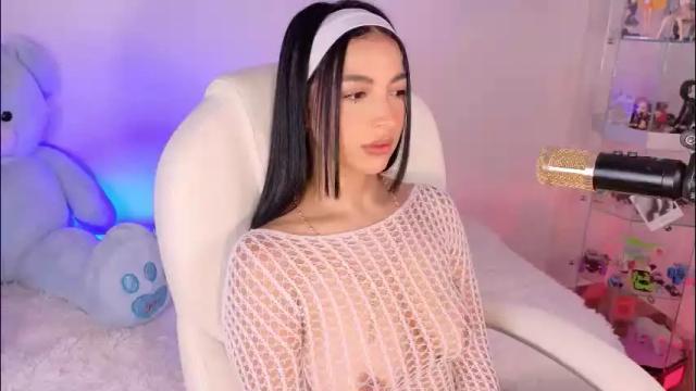 Image 3 of oliviamcneill Stream on Chaturbate on 1 month ago