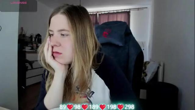 Image 3 of oliviamunk Stream on Chaturbate on 27 days ago