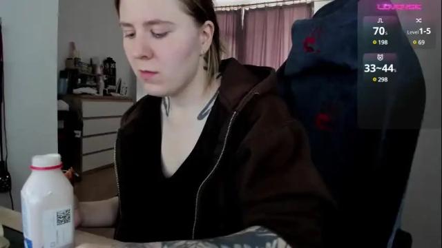 Image 4 of oliviamunk Stream on Chaturbate on 20 days ago