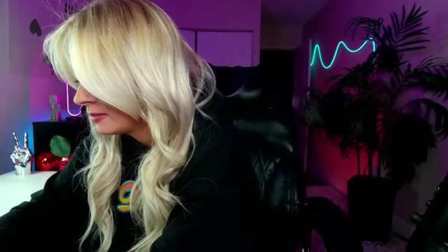 Image 11 of oliviaowens Stream on Chaturbate on 3 months ago