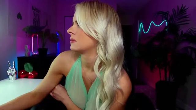 Image 3 of oliviaowens Stream on Chaturbate on 3 months ago
