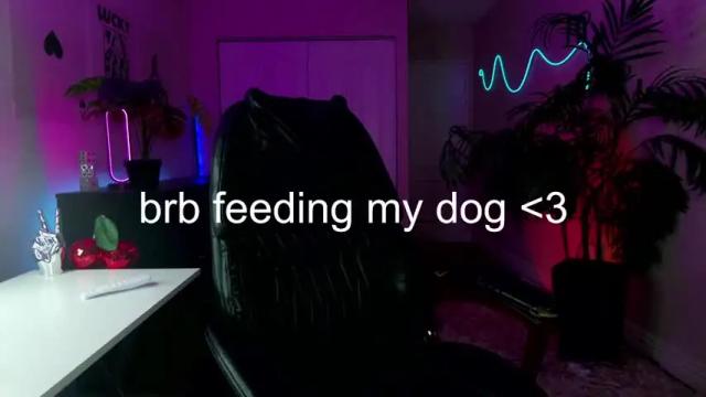 Image 10 of oliviaowens Stream on Chaturbate on 3 months ago
