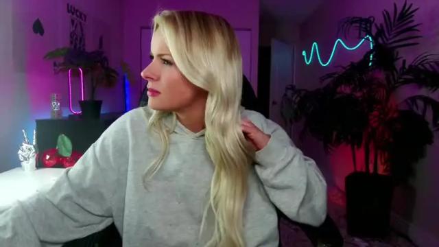 Image 2 of oliviaowens Stream on Chaturbate on 3 months ago