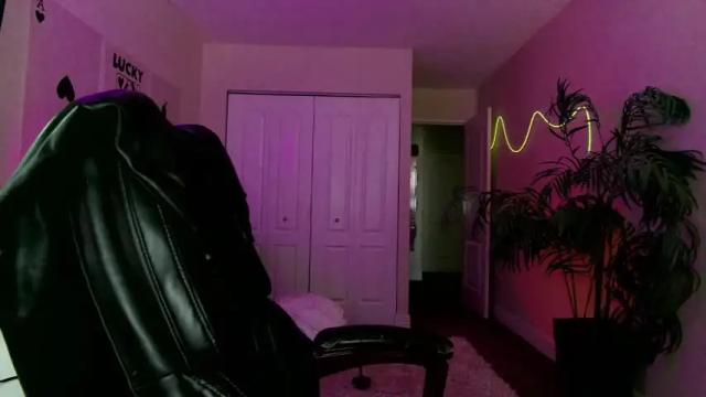 Image 12 of oliviaowens Stream on Chaturbate on 2 months ago